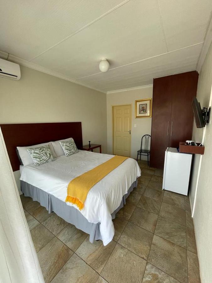 Отель Khutsong Guests House Бургерсфорт Экстерьер фото