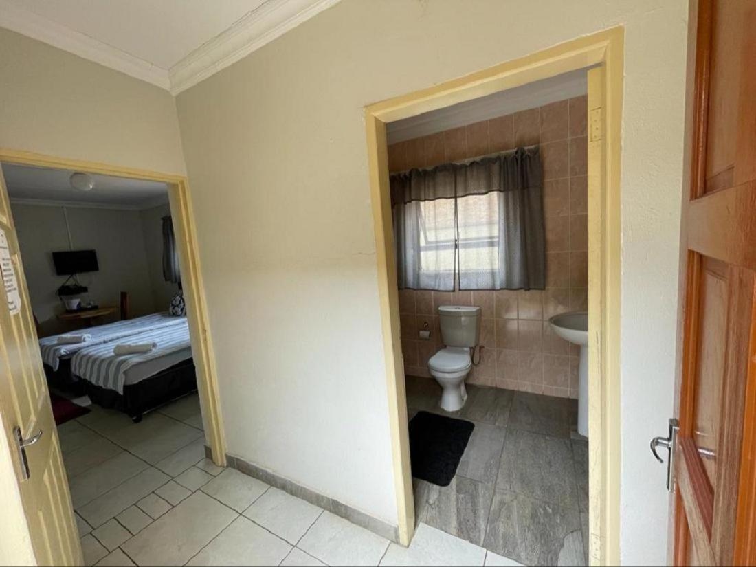 Отель Khutsong Guests House Бургерсфорт Экстерьер фото